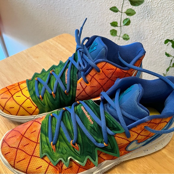 Nike Sponge Bob Square Pants KYRIE 5 Pineapple Athletic Shoes - Picture 5 of 11